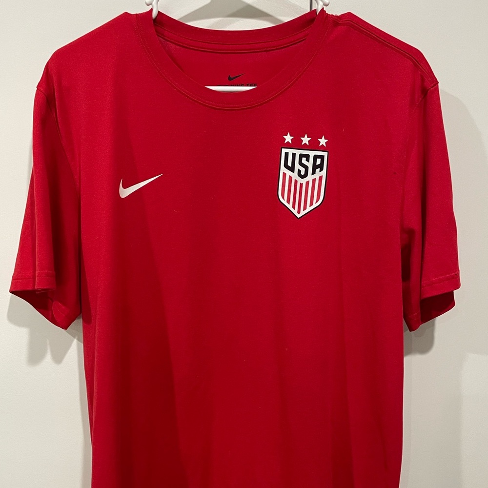 Red Men's Nike Dri-Fit Team USA Soccer Shirt Size Large- used in great condition